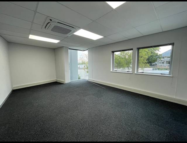 658M² OFFICE TO LET IN BRYANSTON